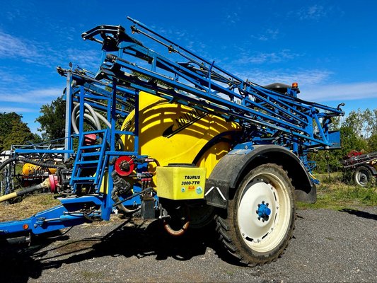 Pulvérisateur traîné - TAURUS 3000-7TR