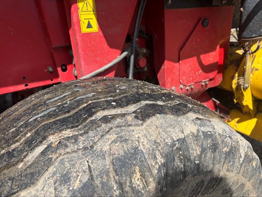Presse à balles rondes New Holland BR 750