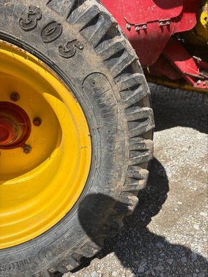 Presse à balles rondes New Holland BR 750