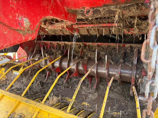 Presse à balles rondes New Holland BR 750