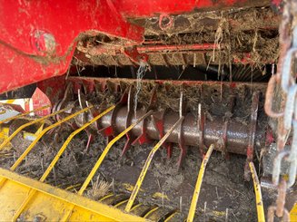 Presse à balles rondes New Holland BR 750 - 8