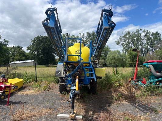 Pulvérisateur traîné Aguirre TAURUS 3000-7TR
