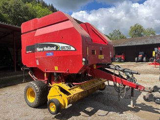 Presse à balles rondes New Holland BR 750 - 1
